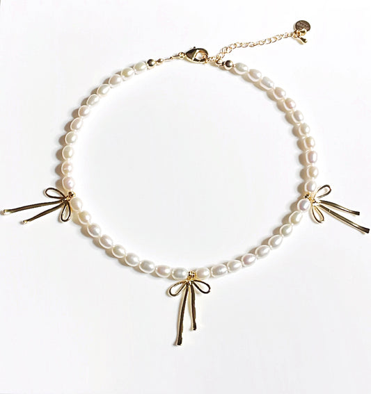 The Pearl Bow Necklace